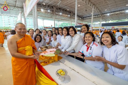 ภาพ No.273091:วันอาทิตย์ที่ 23 พฤศจิกายน พ.ศ.2568 พิธีมุทิตาสักการะ พระมหาเถระและพระเถระ ประจำปีพุทธศักราช 2568 ณ ห้องแก้วสารพัดนึก 2 สภาธรรมกายสากล  วัดพระธรรมกาย