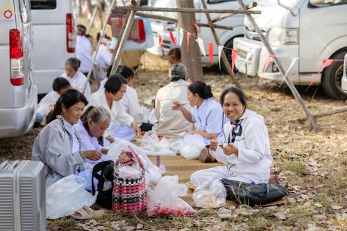 ภาพ No.302752:วันที่ 24 มกราคม พ.ศ. 2569 พิธีตักบาตรพระธรรมยาตรา(ภาพชุดที่ 2) ณ อนุสรณ์สถานลำดับที่ 5 สถานที่เผยแผ่วิชชาธรรมกายครั้งแรก อนุสรณ์สถานบางปลา วัดบางปลา อำเภอบางเลน จังหวัดนครปฐม ในโครงการธรรมยาตรา กตัญญูบูชา มหาปูชนียาจารย์ พระมงคลเทพมุนี(สด จนฺทสโร) พระผู