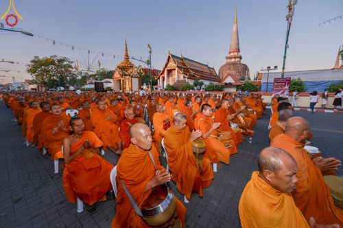 ภาพ No.311182:วันเสาร์ที่ 28 กุมภาพันธ์ พ.ศ. 2569 พิธีตักบาตรพระมหากุศล 11,250 รูป เฉลิมฉลอง 1,250 ปีศรีธรรมราชเจดีย์ สู่มรดกโลก ณ ถนนราชดำเนิน บริเวณหน้าวัดพระมหาธาตุวรมหาวิหาร อ.เมือง จ.นครศรีธรรมราช