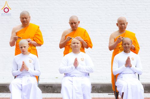 ภาพ No.336700:วันศุกร์ที่ 12 มิถุนายน พ.ศ. 2569 พิธีตัดปอยผมและพิธีปลงผมนาคธรรมทายาท  ภาคพื้นยุโรป รุ่นที่ 11   ณ วัดพระธรรมกายเบลเยียม ประเทศเบลเยียม