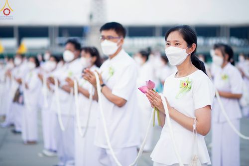 ภาพ No.79229:พิธีอัญเชิญองค์พระบรมพุทธเจ้า 24 องค์ เวียนประทักษิณรอบพระมหาธรรมกายเจดีย์ ณ วัดพระธรรมกาย  วันที่ 2 เมษายน พ.ศ. 2566