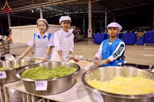 ภาพ No.287228:วันที่ 3 มกราคม พ.ศ.2569 พิธีถวายภัตตาหารเป็นสังฆทาน แด่พระธรรมยาตรา ณ วัดพระธรรมกาย  จังหวัดปทุมธานี ในโครงการธรรมยาตรา กตัญญูบูชา มหาปูชนียาจารย์ พระมงคลเทพมุนี(สด จนฺทสโร) พระผู้ปราบมาร อนุสรณ์สถาน 7 แห่ง ปีที่ 14