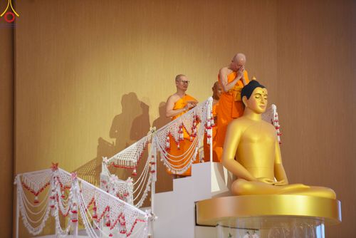 ภาพ No.84761:พิธีบรรจุพระบรมสารีริกธาตุภายในเกตุดอกบัวตูม องค์พระประธาน ณ ห้องแก้วสารพัดนึก 2 วัดพระธรรมกาย ในวันอาสาฬหบูชา อังคารที่ 1 สิงหาคม พ.ศ.2566