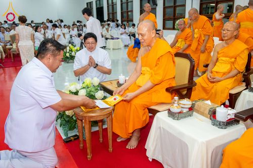 ภาพ No.314726:วันเสาร์ที่ 21 มีนาคม พ.ศ. 2569 พิธีบำเพ็ญกุศล คุณพ่อณรงค์ จินตมากุล  สิริอายุ 99 ปี 11 เดือน โยมบิดา พระครูปลัดรัตนวีรวัฒน์ (รังสฤษดิ์ อิทฺธิจินตโก) ที่ปรึกษาเจ้าคณะจังหวัดปทุมธานี เจ้าอาวาสวัดพระธรรมกาย  ณ ห้องปลูกศรัทธา 2 วัดพระธรรมกาย ปทุมธานี