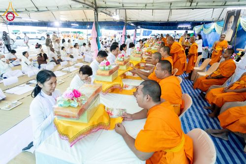 ภาพ No.290789:วันที่ 9 มกราคม พ.ศ. 2569 พิธีถวายภัตตาหารเป็นสังฆทาน แด่พระธรรมยาตรา ณ อนุสรณ์สถานคลองบางนางแท่น อ.สามพราน จ.นครปฐม ในโครงการธรรมยาตรา กตัญญูบูชา มหาปูชนียาจารย์ พระมงคลเทพมุนี(สด จนฺทสโร) พระผู้ปราบมาร อนุสรณ์สถาน 7 แห่ง ปีที่ 14