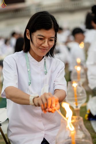 ภาพ No.297058:วันที่ 17 มกราคม พ.ศ. 2569 พิธีจุดประทีปถวายเป็นพุทธบูชา และบูชาธรรมมหาปูชนียาจารย์ (ภาพชุดที่ 2) ณ วัดโบสถ์บน ต.บางคูเวียง จ.นนทบุรี อนุสรณ์สถานลำดับที่ 4 สถานที่เกิดด้วยกายธรรม ในโครงการธรรมยาตรา กตัญญูบูชา มหาปูชนียาจารย์ พระมงคลเทพมุนี(สด จนฺทสโร) พร