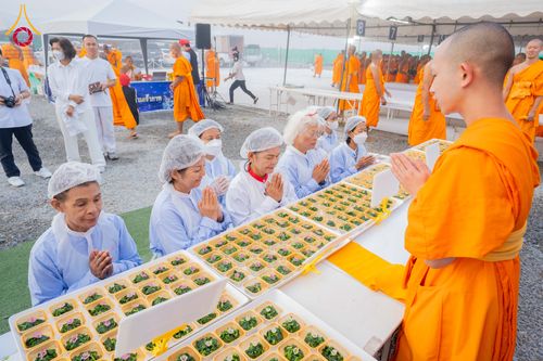 ภาพ No.298515:วันที่ 20 มกราคม พ.ศ. 2569 พิธีถวายภัตตาหารเป็นสังฆทาน แด่พระธรรมยาตรา ณ อนุสรณ์สถานบางปลา วัดบางปลา อำเภอบางเลน จังหวัดนครปฐม ในโครงการธรรมยาตรา กตัญญูบูชา มหาปูชนียาจารย์ พระมงคลเทพมุนี(สด จนฺทสโร) พระผู้ปราบมาร อนุสรณ์สถาน 7 แห่ง ปีที่ 14