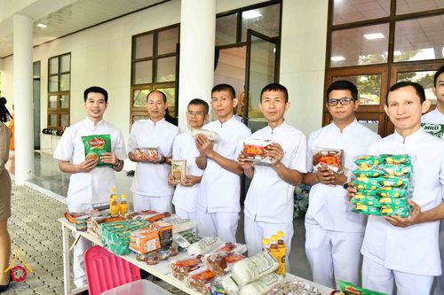 ภาพ No.344277:วันที่ 12 สิงหาคม พ.ศ. 2569  พสกนิกรชาวอำเภอคลองหลวง พร้อมใจร่วมพิธีสวดพระพุทธมนต์และทำบุญตักบาตรถวายพระราชกุศล เนื่องในวันคล้ายวันพระราชสมภพ สมเด็จพระบรมราชชนนีพันปีหลวง และวันแม่แห่งชาติ 12 สิงหาคม 2569