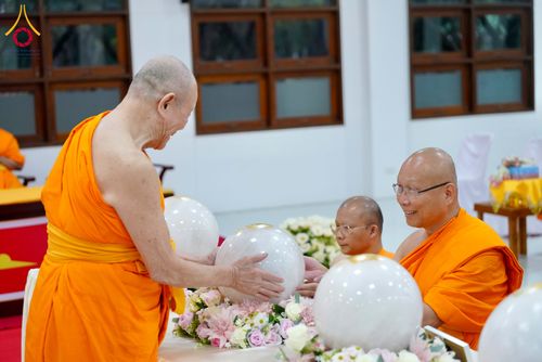 ภาพ No.294278:วันอาทิตย์ที่ 14 ธันวาคม พ.ศ.2568 พิธีเจริญพระพุทธมนต์สมโภชดวงแก้วลูกนิมิตเอก และดวงแก้วนิมิตปฏิบัติธรรม อัญเชิญประดิษฐาน  ณ วัดพระธรรมกายในประเทศสหรัฐอเมริกาและประเทศเยอรมนี 7 แห่ง ณ อาคารปลูกศรัทธา 2 วัดพระธรรมกาย