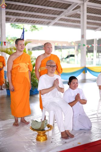 ภาพ No.338377:วันอาทิตย์ที่ 5 กรกฎาคม พศ.2569 พิธีตัดปอยผมธรรมทายาทนานาชาติ IDOP รุ่นที่ 21 จากประเทศจีน มาเลเซีย สิงคโปร์ และไต้หวัน ณ โถงช้าง วัดพระธรรมกาย