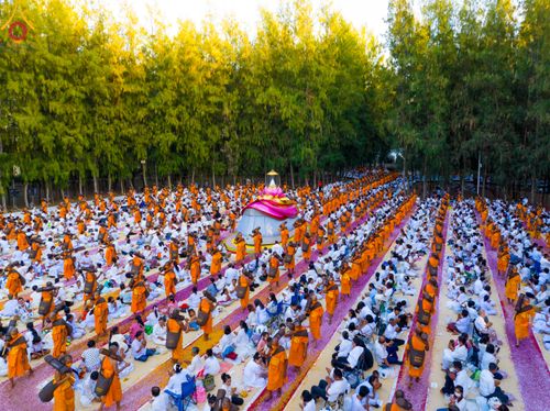 ภาพ No.105759:พิธีต้อนรับพระธรรมยาตรา ในโครงการธรรมยาตรากตัญญูบูชา มหาปูชนียาจารย์ พระมงคลเทพมุนี(สด จนฺทสโร) พระผู้ปราบมาร อนุสรณ์สถาน 7 แห่ง ปีที่ 12 วันที่ 3 มกราคม พ.ศ. 2567 ณ อนุสรณ์สถานโลตัสแลนด์ จ.สุพรรณบุรี
