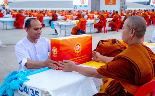 ภาพ No.324739:วันที่ 22 เมษายน พ.ศ.2569 (วันคุ้มครองโลก) บรรยากาศสาธุชน ในงานถวายมหาสังฆทาน 40,000 กว่าวัดทั่วประเทศ ณ ลานธรรม วัดพระธรรมกาย