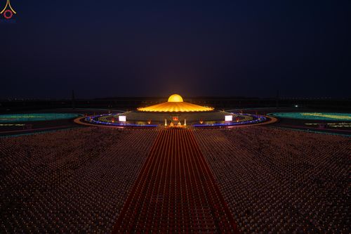 ภาพ No.308019:วันที่ 31 มกราคม พ.ศ. 2569 พิธีจุดประทีปธรรมถวายเป็นพุทธบูชา  และบูชาธรรมมหาปูชนียาจารย์ (ภาพชุดที่ 3) ณ วัดพระธรรมกาย ปทุมธานี ในโครงการธรรมยาตรา กตัญญูบูชา มหาปูชนียาจารย์ พระมงคลเทพมุนี(สด จนฺทสโร) พระผู้ปราบมาร อนุสรณ์สถาน 7 แห่ง ปีที่ 14