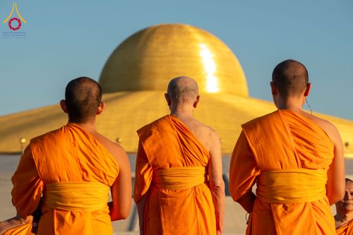 ภาพ No.285289:วันจันทร์ที่ 15 ธันวาคม พ.ศ.2568  บันทึกภาพหมู่ประวัติศาสตร์ โครงการบรรพชาอุปสมบทหมู่  รุ่นบูชาธรรมมหาปูชนียาจารย์ ประจำปี 2568 ณ ลานธรรมมหาธรรมกายเจดีย์ วัดพระธรรมกาย