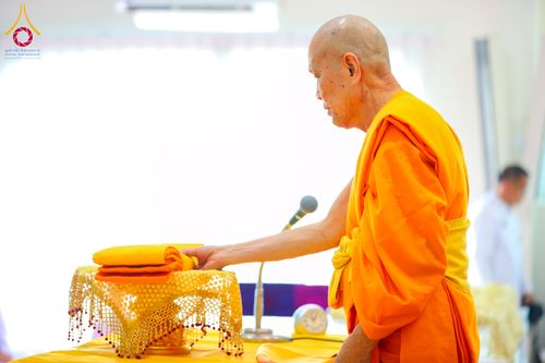 ภาพ No.291166:วันพุธที่ 7 มกราคม พ.ศ. 2569  พิธีบรรจุพระบรมสารีริกธาตุภายในพระเกตุองค์พระประธาน สมโภชพระประธาน พระธรรมกาย พิธีทอดผ้าป่า บุญแสงสว่าง ติดตั้งโซล่าเซล ณ ศูนย์ปฏิบัติธรรมพระมงคลเทพมุนี อ.สองพี่น้อง จ.สุพรรณบุรี