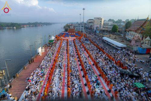 ภาพ No.284695:วันอาทิตย์ที่ 14 ธันวาคม พ.ศ.2568  พิธีทำบุญเมืองสุราษฎร์ธานี 110ปี และพิธีตักบาตรพระสงฆ์ 1,110 รูป  ณ บริเวณริมน้ำวัดกลาง (เก่า) ถนนบ้านดอน ตำบลตลาดใหม่ อำเภอเมือง จังหวัดสุราษฎร์ธานี