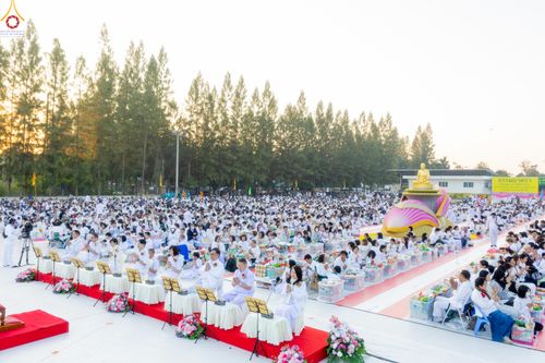 ภาพ No.292358:วันที่ 11 มกราคม พ.ศ. 2569 พิธีตักบาตรพระธรรมยาตรา ณ อนุสรณ์สถานคลองบางนางแท่น อ.สามพราน จ.นครปฐม ในโครงการธรรมยาตรา กตัญญูบูชา มหาปูชนียาจารย์ พระมงคลเทพมุนี(สด จนฺทสโร) พระผู้ปราบมาร อนุสรณ์สถาน 7 แห่ง ปีที่ 14