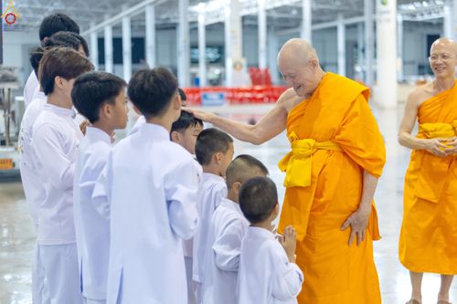 ภาพ No.341918:วันพุธที่ 29 กรกฎาคม พ.ศ. 2569 พิธีประดิษฐานพระบรมสารีริกธาตุภายในเกศดอกบัวตูมองค์พระธรรมกายเพื่ออัญเชิญไปประดิษฐาน  วัดพุทธสันติวัน ธรรมชัย เมืองนาคปูร์ รัฐมหาราษฏระ ประเทศอินเดีย ณ  วัดพระธรรมกาย จ.ปทุมธานี