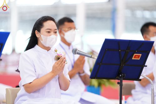 ภาพ No.78935:พิธีตักบาตร ข้าวสารอาหารแห้ง พิธีบูชาข้าวพระ ในวันอาทิตย์ต้นเดือนที่ 2 เมษายน พ.ศ. 2566