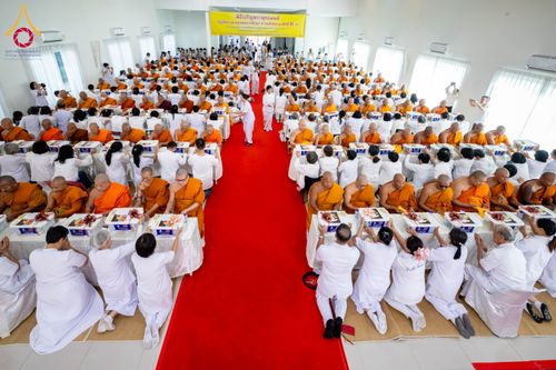 ภาพ No.290344:วันอังคารที่ 6 มกราคม พ.ศ. 2569 พิธีเจริญพุทธมนต์ ปฏิบัติธรรม มอบทุนการศึกษา ถวายสังฆทาน 142 วัด ณ ศูนย์ปฏิบัติธรรมพระมงคลเทพมุนี อ.สองพี่น้อง จ.สุพรรณบุรี