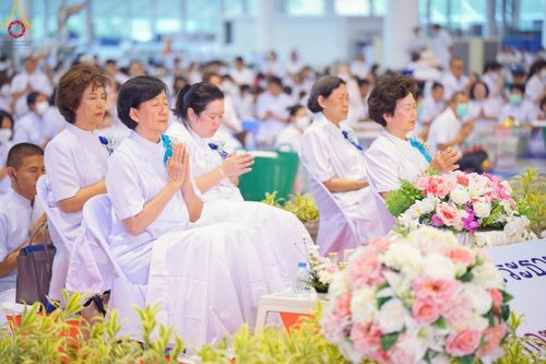 ภาพ No.122982:พิธีตักบาตร และพิธีบูชาข้าวพระ ในวันอาทิตย์ต้นเดือนที่ 4 กุมภาพันธ์ พ.ศ. 2567 ณ วัดพระธรรมกาย จ.ปทุมธานี