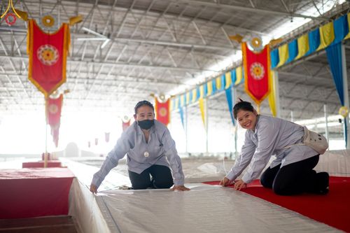 ภาพ No.60794:V.37 ยิ่งกว่าดี เพื่อ 80 ปีของพ่อ ภาพการเตรียมงานของหน่วยงานต่างๆ เพื่อพิธีฉลองอายุวัฒนมงคล 80 ปี หลวงพ่อธัมมชโย และรับถวายมหาสังฆทาน 10,000 กว่าวัดทั่วประเทศ ในวันคุ้มครองโลก วันจันทร์ที่ 22 เมษายน พ.ศ. 2567