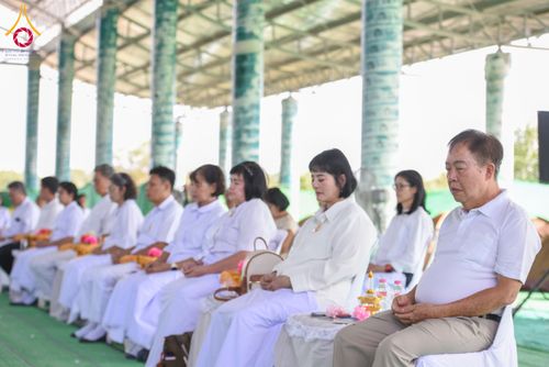 ภาพ No.180177:พิธีตัดปอยผมธรรมทายาท ณ ศูนย์ปฏิบัติธรรมวิหารแดง จ.สระบุรี โครงการบรรพชาอุปสมบท บูชาธรรมมหาปูชนียาจารย์ วันที่ 5 ธันวาคม พ.ศ. 2567