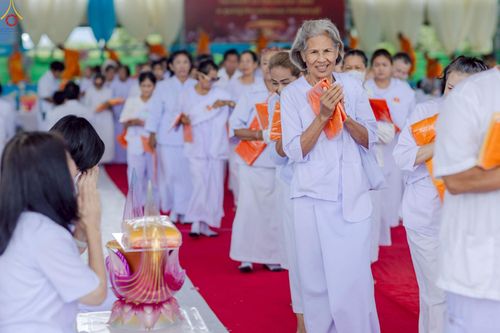 ภาพ No.249348:วันที่ 28 กันยายน พ.ศ. 2568 พิธีทอดผ้าป่าแผ่นบันมงคลมหาเศรษฐี อาคาร 80 ปี หลวงพ่อธัมมชโย ณ ศูนย์ปฏิบัติธรรมวิหารแดง ต.เจริญธรรม อ.วิหารแดง จ.สระบุรี