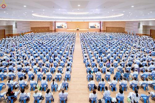 ภาพ No.239859:วันที่ ๒๒ - ๒๔ สิงหาคม พ.ศ. ๒๕๖๘ สัมมนารวมใจผู้นำบุญ บูชาธรรม ๘๑ ปี หลวงพ่อธัมมชโย กฐินสามัคคีทั่วไทย ๓๐,๐๐๐ วัด โครงการอุปสมบทบูชาธรรมมหาปูชนียาจารย์ ๓,๐๐๐ รูป รุ่นที่ ๑