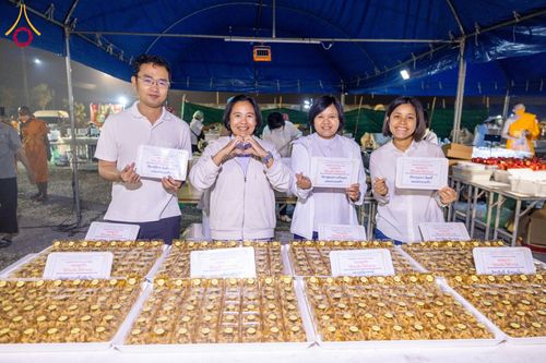 ภาพ No.199329:พิธีถวายภัตตาหารเป็นสังฆทาน แด่พระธรรมยาตรา ณ อนุสรณ์สถานบางปลา วัดบางปลา อำเภอบางเลน จังหวัดนครปฐม ในโครงการธรรมยาตรา กตัญญูบูชา มหาปูชนียาจารย์ พระมงคลเทพมุนี(สด จนฺทสโร) พระผู้ปราบมาร อนุสรณ์สถาน 7 แห่ง ปีที่ 13 วันที่ 22 มกราคม พ.ศ. 2568