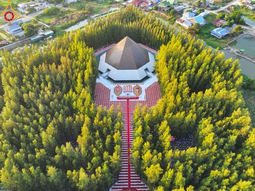 ภาพ No.107080:พิธีจุดประทีปถวายเป็นพุทธบูชา และบูชาธรรมมหาปูชนียาจารย์ ในโครงการธรรมยาตรากตัญญูบูชา มหาปูชนียาจารย์ พระมงคลเทพมุนี(สด จนฺทสโร) พระผู้ปราบมาร  อนุสรณ์สถาน 7 แห่ง ปีที่ 12  วันที่ 6 มกราคม พ.ศ. 2567 ณ อนุสรณ์สถานมหาวิหารพระมงคลเทพมุนี อ.สองพี่น้อง จ.สุพร