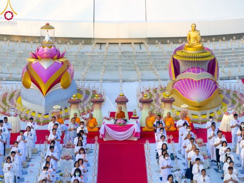 ภาพ No.109537:พิธีจุดประทีปถวายเป็นพุทธบูชา และบูชาธรรมมหาปูชนียาจารย์ วันที่ 10 มกราคม พ.ศ. 2567 ณ อนุสรณ์สถานคลองบางนางแท่น อ.สามพราน จ.นครปฐม