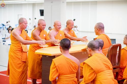 ภาพ No.246507:วันที่ 17 กันยายน พ.ศ. 2568 พิธีรับดวงแก้วนักเรียนบาลี "ดวงแก้วยกชั้นให้ลั่นจักรวาล" ณ ห้องเทวสภา วัดพระธรรมกาย