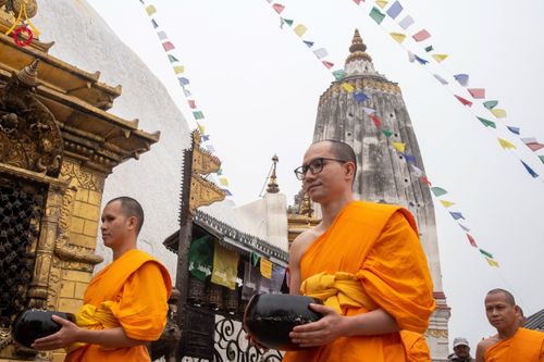 ภาพ No.132500:สามเณรเนปาล บิณฑบาต ย่านทาเมล เมืองกาฐมาณฑุ และเมืองปาฏัน ในโครงการบรรพชา 1,250 รูป ประเทศเนปาล วันที่ 20 มีนาคม พ.ศ. 2567