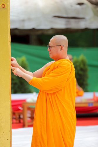 ภาพ No.234038:วันอาทิตย์ที่ 20 กรกฎาคม พ.ศ.2568 พิธีทอดผ้าป่า และพิธีตอกเสาเข็มต้นแรก สร้างอาคารปฏิบัติธรรมพระมงคลเทพมุนี ณ ศูนย์ปฏิบัติธรรมสุราษฏร์ธานี