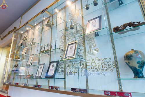 ภาพ No.103692:พิธีเปิดห้องนิทรรศการเพื่อสันติภาพโลก World Peace Lies Within ONE MAN'S VISION   วาระอายุวัฒนมงคล 83 ปี หลวงพ่อทัตตชีโว ณ ชั้น 2 อาคาร 100 ปี คุณยายอาจารย์ฯ วัดพระธรรมกาย วันพฤหัสบดีที่ 21 ธันวาคม พ.ศ. 2566