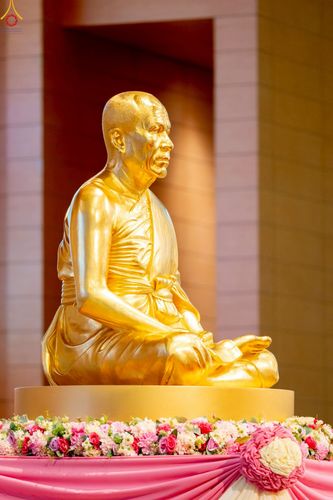 ภาพ No.251217:วันที่ 10 ตุลาคม พ.ศ. 2568 พิธีปฏิบัติธรรม ในวันคล้ายวันเกิด 141 ปี พระมงคลเทพมุนี (สด จนฺทสโร) พระผู้ปราบมาร ณ สภาธรรมกายสากล วัดพระธรรมกาย