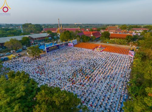 ภาพ No.112134:พิธีจุดประทีปถวายเป็นพุทธบูชา และบูชาธรรมมหาปูชนียาจารย์ พระมงคลเทพมุนี(สด จนฺทสโร) ในโครงการธรรมยาตรา กตัญญูบูชา มหาปูชนียาจารย์ พระมงคลเทพมุนี(สด จนฺทสโร) พระผู้ปราบมาร อนุสรณ์สถาน 7 แห่ง ปีที่ 12 วันที่ 14 มกราคม พ.ศ. 2567 ณ วัดสองพี่น้อง อ.สองพี่น้อง