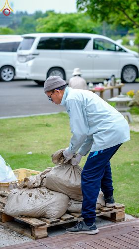 ภาพ No.137083:การเตรียมงาน ขุมหลุมเพื่อพิธีฝังลูกนิมิต ณ วัดพระธรรมกายโทชิหงิ ประเทศญี่ปุ่น วันพฤหัสบดีที่ 16 พฤษภาคม พ.ศ. 2567