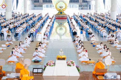 ภาพ No.102192:พิธีบุพเปตพลี ครั้งที่ 144 อุทิศบุญแด่หมู่ญาติที่ล่วงลับไปแล้ว และสืบทอดอายุพระพุทธศาสนา วันอังคารที่ 12 ธันวาคม พ.ศ. 2566 (วันพระแรม 15 ค่ำ เดือน 12) ณ หอฉันคุณยายอาจารย์ฯ วัดพระธรรมกาย