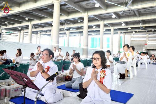 ภาพ No.256631:วันที่ 11 ตุลาคม พ.ศ. 2568 พิธีตักบาตรฉลองพระใหม่  โครงการอุปสมบทบูชาธรรม 141 ปี  พระมงคลเทพมุนี (สด จนฺทโร) ผู้ค้นพบวิชชาธรรมกาย ณ มหาวิหารคด 9 วัดพระธรรมกาย