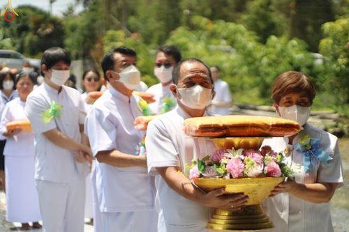 ภาพ No.83115:พิธีทอดผ้าป่ากำเเพงเเก้วเฟส 2 เฟสสำเร็จ  แผ่นดินอันศักดิ์สิทธิ์ สถานที่สถาปนา ปทุมเจดีย์ พระพุทธเจ้าห้าพระองค์  ณ ศูนย์อบรมเยาวชนปัตตานี อ.หนองจิก จ.ปัตตานี ในวันอาทิตย์ ที่ 25 มิถุนายน พ.ศ. 2566