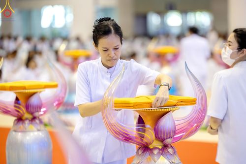 ภาพ No.134538:V.35 เพื่อบุญต้นเดือน การรับบุญของเจ้าหน้าที่หน่วยงานต่างๆ เพื่องานบุญวันอาทิตย์ต้นเดือน ณ วัดพระธรรมกาย วันที่ 7 เมษายน พ.ศ. 2567