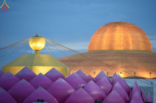 ภาพ No.160546:พิธีจุดประทีป 20,000 ดวง บูชาพระมหาธรรมกายเจดีย์ และบูชาพระมงคลเทพมุนี (สด จนฺทสโร) พระผู้ปราบมาร ณ ลานธรรม พระมหาธรรมกายเจดีย์ วัดพระธรรมกาย จ.ปทุมธานี วันที่ 10 ตุลาคม พ.ศ. 2567
