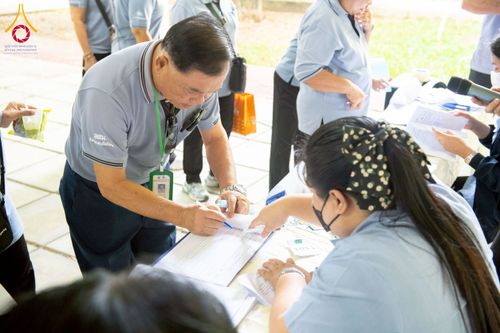 ภาพ No.259664:วันที่ 24 ตุลาคม พ.ศ. 2568 รพ.สต.คลองหนึ่ง อ.คลองหลวง สังกัด อบจ.ปทุมธานี จัดประชุมและมอบครุภัณฑ์ทางการแพทย์ เสริมพลัง อสม. ขับเคลื่อนสุขภาพชุมชนอย่างยั่งยืน ณ วัดพระธรรมกาย