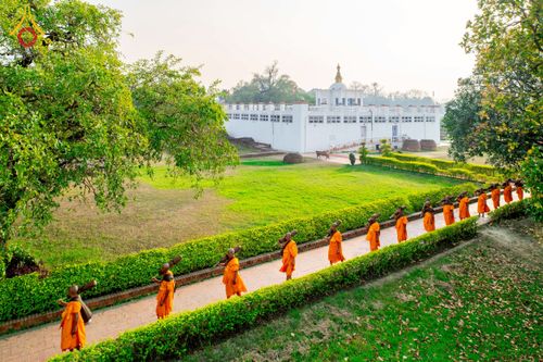 ภาพ No.212866:วันที่ 14 - 15 มีนาคม พ.ศ. 2568 คณะสงฆ์และสามเณรเดินธรรมยาตรา ในโครงการบวชสามเณรเนปาล 500 รูป ไปยังสถานที่รอบมายาเทวีและลุมพินีเกรด ณ ลุมพินี ประเทศเนปาล