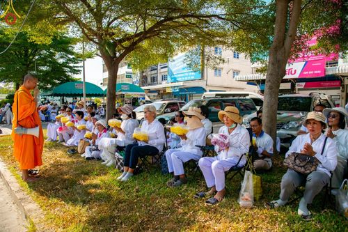 ภาพ No.198685:V.50 สารพัดV สารพัดดี ที่ธรรมยาตรา ในโครงการธรรมยาตรา กตัญญูบูชา มหาปูชนียาจารย์ พระมงคลเทพมุนี(สด จนฺทสโร) พระผู้ปราบมาร อนุสรณ์สถาน 7 แห่ง ปีที่ 13 ระหว่างวันที่ 2-31 มกราคม พ.ศ. 2568