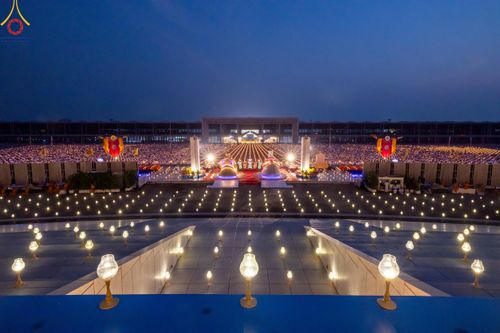 ภาพ No.122183:พิธีจุดประทีปถวายเป็นพุทธบูชา และบูชาธรรมมหาปูชนียาจารย์ พระมงคลเทพมุนี(สด จนฺทสโร) ในโครงการธรรมยาตรา กตัญญูบูชา มหาปูชนียาจารย์ พระมงคลเทพมุนี(สด จนฺทสโร) พระผู้ปราบมาร อนุสรณ์สถาน 7 แห่ง ปีที่ 12 วันที่ 31 มกราคม พ.ศ. 2567 ณ วัดพระธรรมกาย จ.ปทุมธานี (