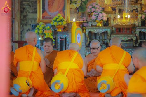 ภาพ No.181273:พิธีบรรพชาอุปสมบท ณ วัดบางโฉลงใน อ.บางพลี จ.สมุทรปราการ  วันที่ 7 ธันวาคม พ.ศ. 2567 ในโครงการอุปสมบทหมู่ บูชาธรรมมหาปูชนียาจารย์ ปี 2567 โดยทีมงานลูกพระธัมฯ  ศูนย์ปฏิบัติธรรมสมุทรปราการ