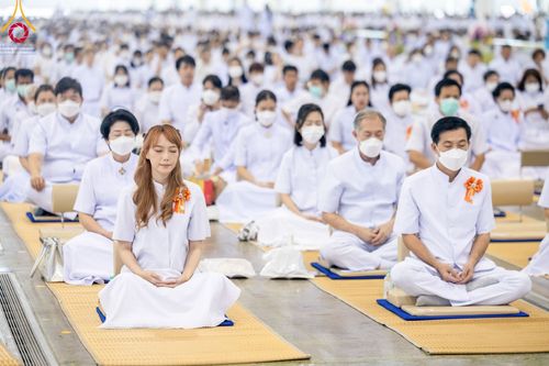 ภาพ No.99690:พิธีปฏิบัติธรรมและพิธีบูชาข้าวพระ ในวันอาทิตย์ต้นเดือนที่ 3 ธันวาคม พ.ศ. 2566 ณ สภาธรรมกายสากล วัดพระธรรมกาย จ.ปทุมธานี